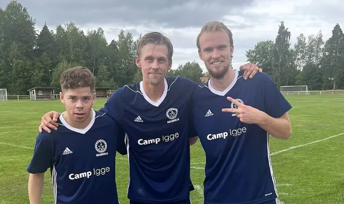 Grattis säger vi till Philip Johansson som gjorde sitt första A-lags mål! Här tillsammans med kvtteringsskytten Dennis Sjölén och tvåmålskytten Jesper Koskinen.