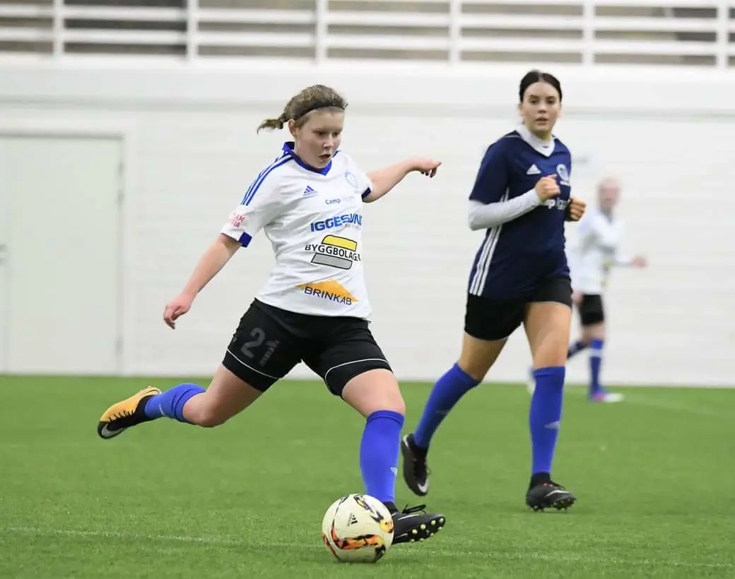 Michaela Törnquist laddar bössan