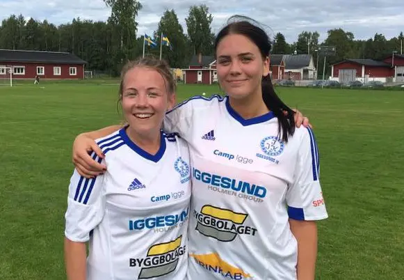 Målskyttarna Katrine Rönnquist och Johanna Ohlsson