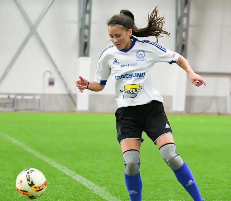 Kvicke ytterbacken Emmie Sundqvist i action