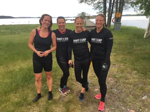 Årets första dopp avklarat, och det tackar vi BootCamp Dalarö för!