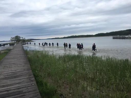 Årets första dopp avklarat, och det tackar vi BootCamp Dalarö för!