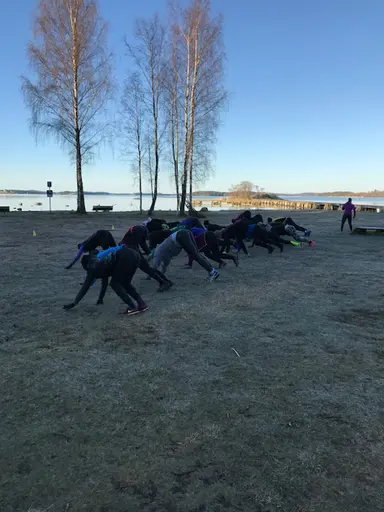TERMINENS FÖRSTA PASS, TEMA KORTLEK MED AVSLUTANDE PLANK-LEKAR