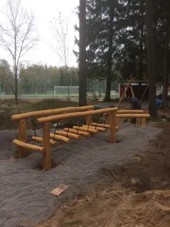 Dalarö Sportklubb uppför den första motorikbanan i Stockholm för barn och unga nära ute-gymmet på Dalarö IP.