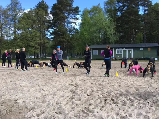 Parträning med ringlekar och amrap