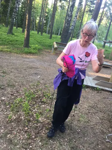 Nu är vi inne på finalveckan! Fick tillskott av två medelstora traktordäck som kan användas till vältning eller bollning, det tackar vi Pelle på Dalarö Däck för!
