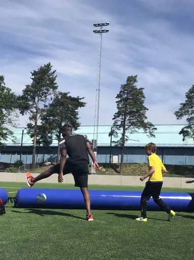 Nöjd ordförande med värdsmästaren Thomas Lundman samt finalisterna i miniturneringen