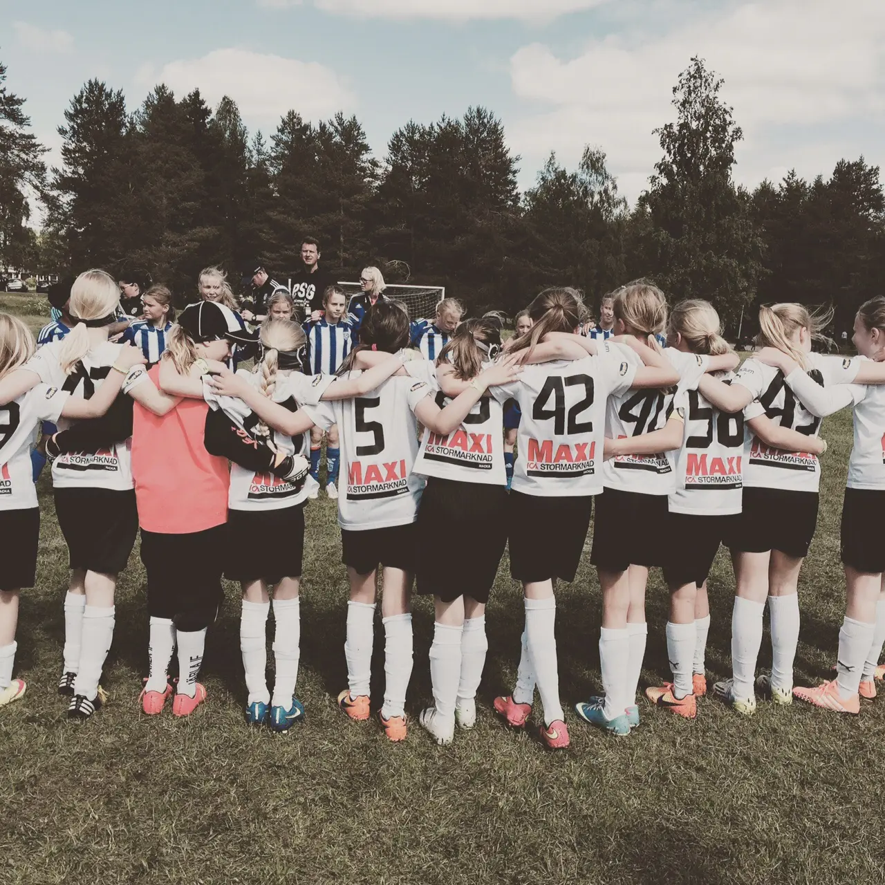 I år är det F03 och P03:s tur att representera Järla IF i Puma Stadium Cup!
