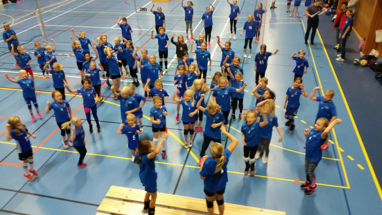 Uppvärmning med två av våra modiga spelare