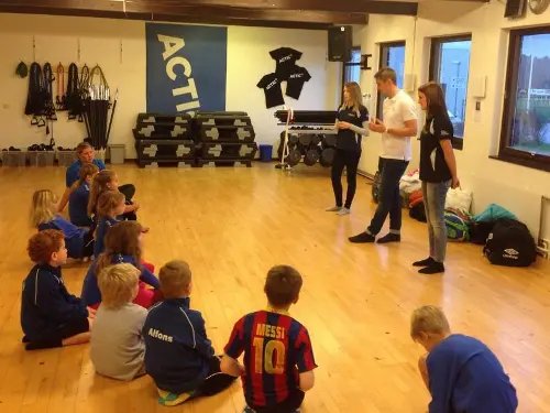 Forumteater på kidsvolleylägret januari 2014
