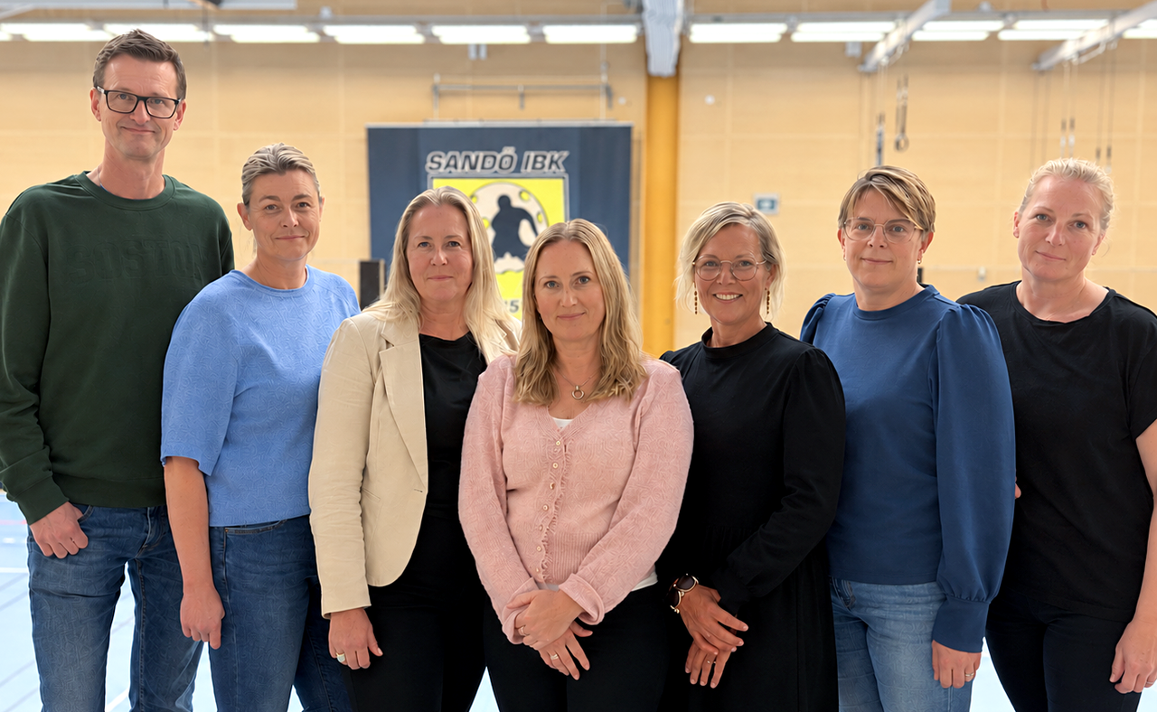 Fr.v. Martin Bengtsson, Karin Klintbäck, Cecilila, Fossan, Carina Henning, Helén Hjerpe, Petra Karlsson och Sabina Blomqvist