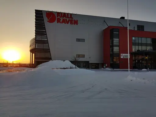 Hamnpromenaden runt Fjällräven Center - Hockeytradition inifrån "Rävlyan" - Hoppbacken mitt i stan redo - Supporterklubben laddar på Elite Hotel