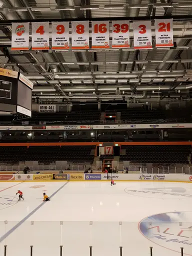 Hamnpromenaden runt Fjällräven Center - Hockeytradition inifrån "Rävlyan" - Hoppbacken mitt i stan redo - Supporterklubben laddar på Elite Hotel