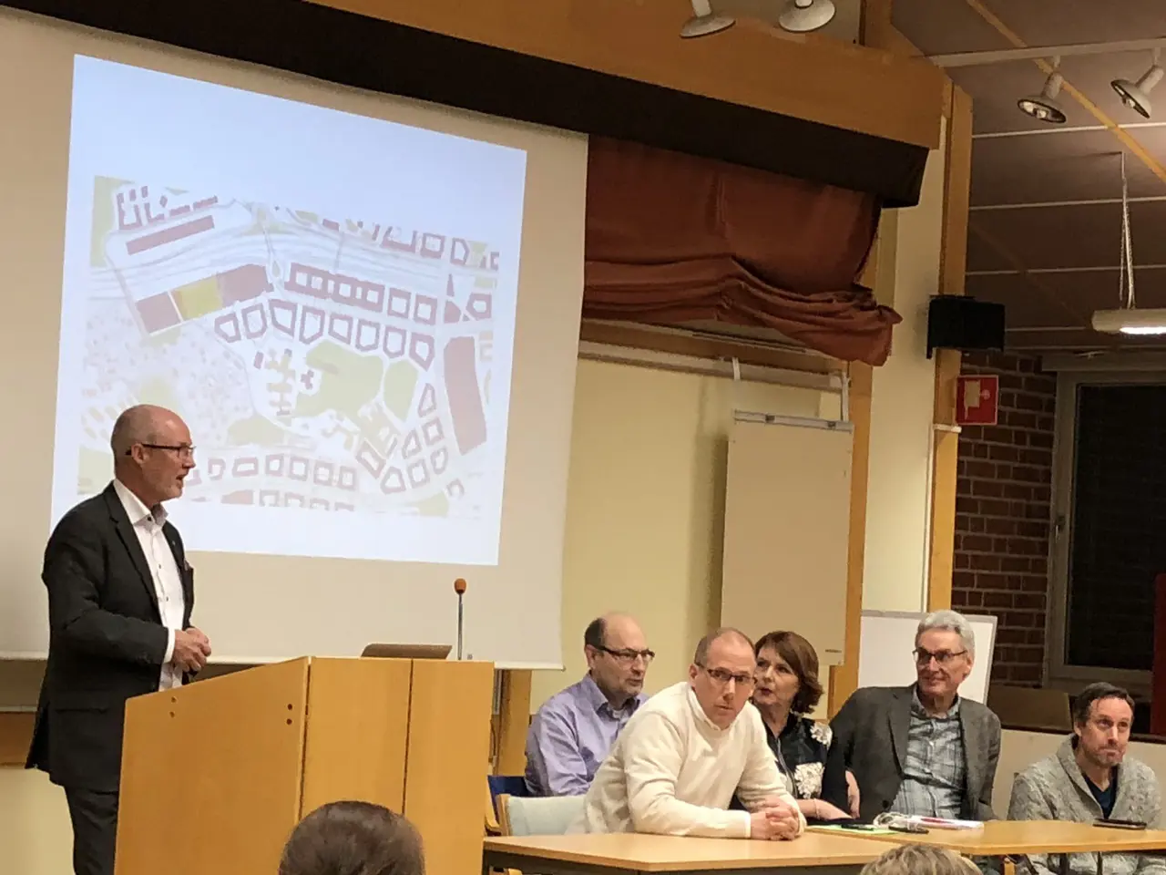 Mats Gerdau, representanter från alliansen och fritidsdirektör Anders Mebius