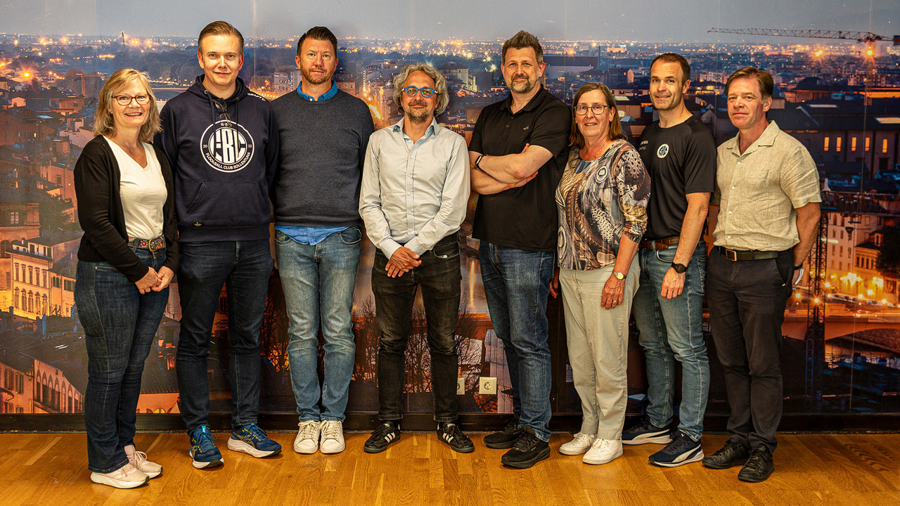 Från vänster: Åsa Lilliehorn, Peter Nyberg, Lars Bornholm, Daniel Somos, Johnn Wahlgren, Marie Lienzén, Magnus Jopevi och Mattias Hjelmberg. Saknas på: Ellen Audelius.