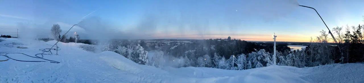 Snöläggning pågår. Foto: Dan Sone