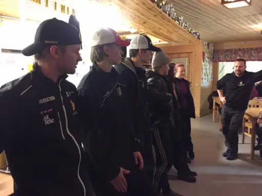 22/12 fick ÅIK:s ungdomar (ett 40-tal) träffa ÅIK:s hockeyambassadörer som spelar i i andra klubbar. I blickpunkten förstås Sebastian Ohlsson Skellefteå AIK:s SHL-lag