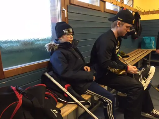 22/12 fick ÅIK:s ungdomar (ett 40-tal) träffa ÅIK:s hockeyambassadörer som spelar i i andra klubbar. I blickpunkten förstås Sebastian Ohlsson Skellefteå AIK:s SHL-lag