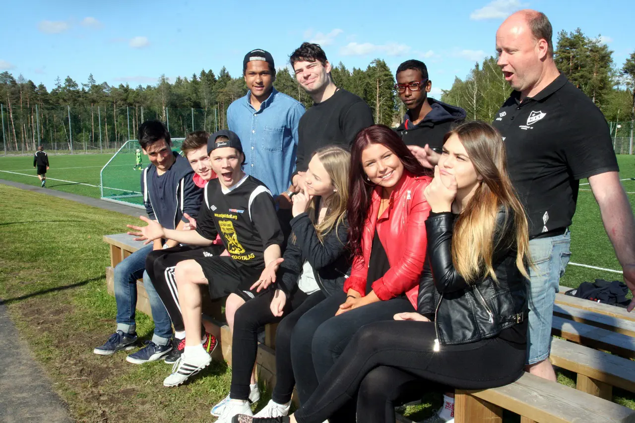 Ansvariga för sommarfotbollsskolan: årets feriepraktikanter och vår kanslist Micke.