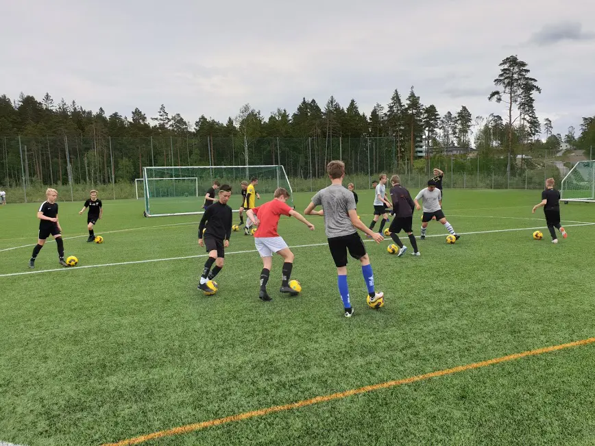 Carls favoritövning - många bolltouch på liten yta.