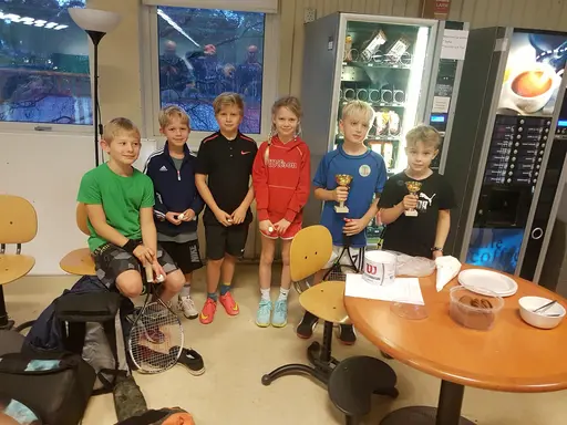  8-årsklassen, 9-årsklassen och finalpar i hokuspokus barn&ungdom.