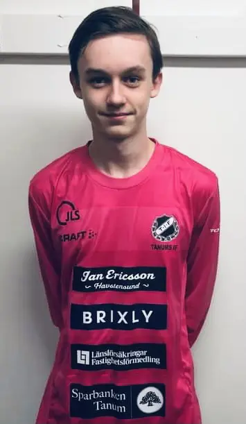 Felix Kallin i sin nya rosa målvaktströja