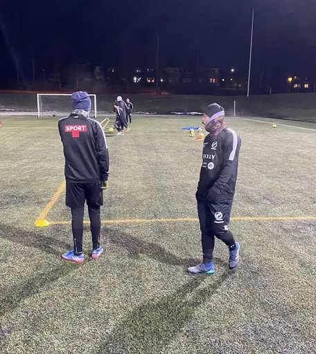 20 spelare och 4 ledare trotsade januarikylan denna kväll.