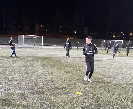 20 spelare och 4 ledare trotsade januarikylan denna kväll.