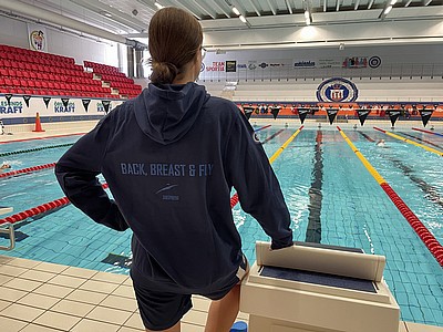 Hoodie med HS och Simspirera loggor 699 kr. Finns i storlekarna S, M, L och XL. Obs! Unisexstorlekar (stor i storleken)