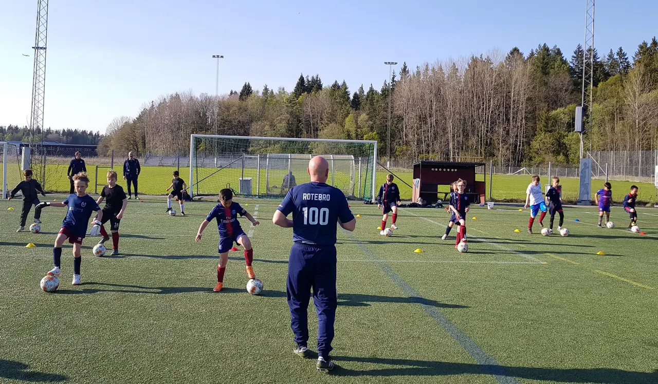 Bra fokus när Juhani Kujanpää har teknikträning med P09.