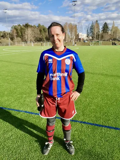 Linda glad 2-målsskytt, Sara visar vägen genom att säkert sätta straffen till 1-0