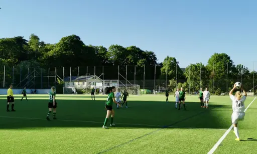 Det vita bortastället visade inte den färg och glöd som tjejerna visade på planen