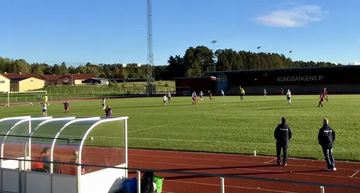 Sista instruktionerna innan matchstart på Kungsängens fina anläggning