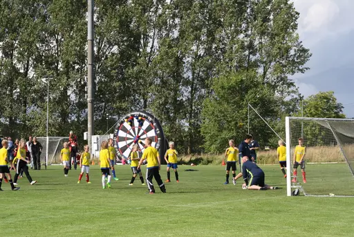 Söndagen avslutades med matcher för alla lagen blandat med "ösregn" och prisutdelning!