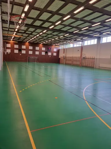 Nytt golv m.m. i hela hallen, ser kanonfint ut!