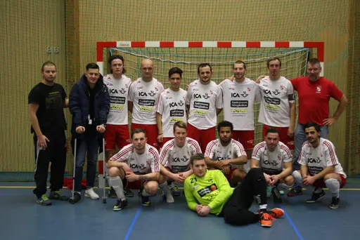 Dagens trupp, dock saknas en av de assisterande coacherna Joakim Johansson på bilderna