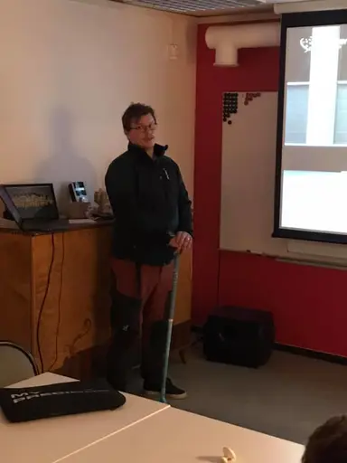 Uppvärmning, matcher, domarutbildning, utrustning, speedshooting och fika!