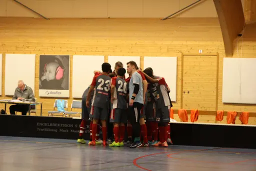 Lite bilder signerade Fatma Gutic