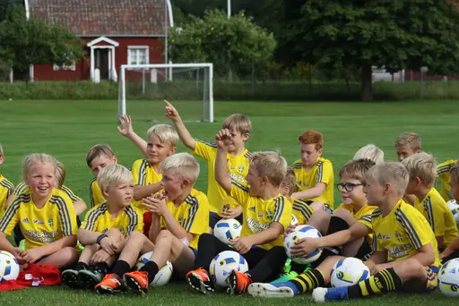 Full fart med uppvärmning och sen fotbollsbrännboll