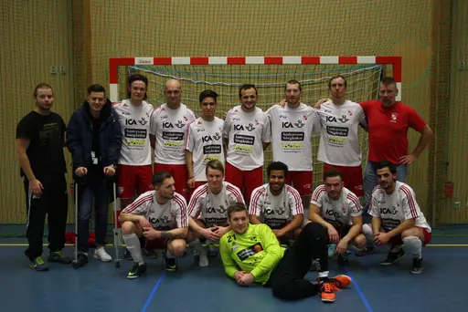 Dagens trupp, dock saknas en av de assisterande coacherna Joakim Johansson på bilderna