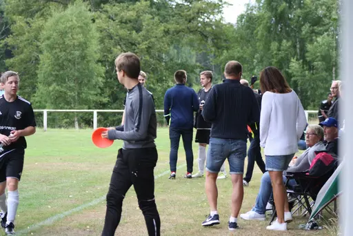 Ett Ax-plock av matchbilder signerat "sportchefen, Hossein och Chippen!