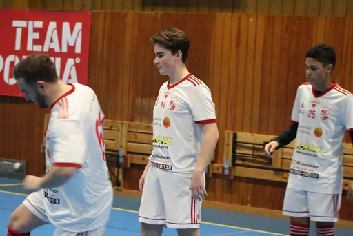 2 lag i olika grupper, drygt 20 spelare och 13 pinnar på 6 matcher!