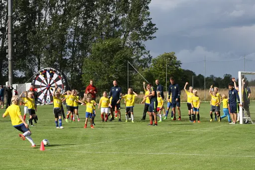 Söndagen avslutades med matcher för alla lagen blandat med "ösregn" och prisutdelning!
