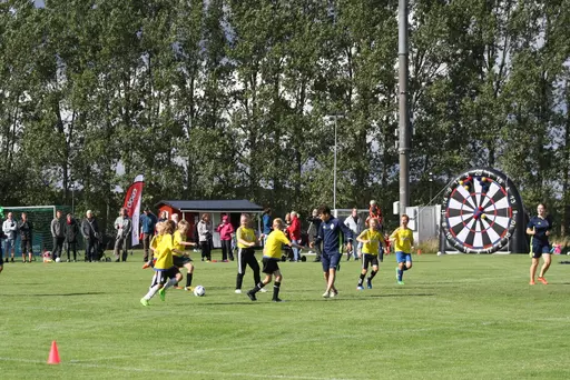 Söndagen avslutades med matcher för alla lagen blandat med "ösregn" och prisutdelning!