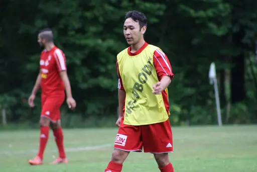 Ett Ax-plock av matchbilder signerat "sportchefen, Hossein och Chippen!