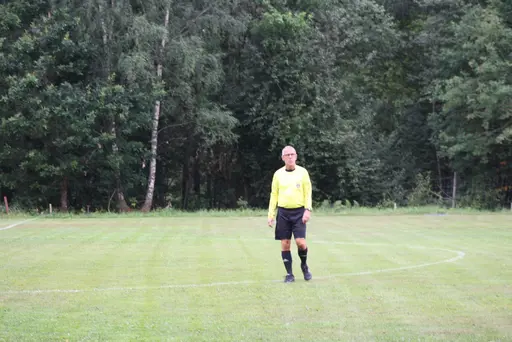 Ett Ax-plock av matchbilder signerat "sportchefen, Hossein och Chippen!