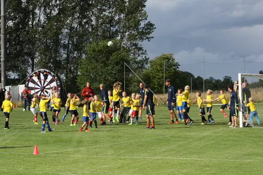 Söndagen avslutades med matcher för alla lagen blandat med "ösregn" och prisutdelning!