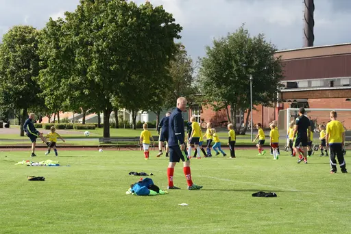 Söndagen avslutades med matcher för alla lagen blandat med "ösregn" och prisutdelning!
