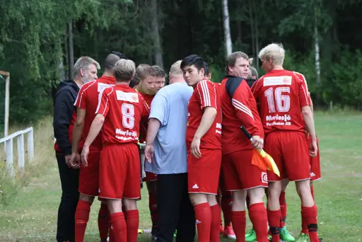 Ett Ax-plock av matchbilder signerat "sportchefen, Hossein och Chippen!