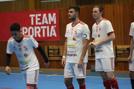 2 lag i olika grupper, drygt 20 spelare och 13 pinnar på 6 matcher!